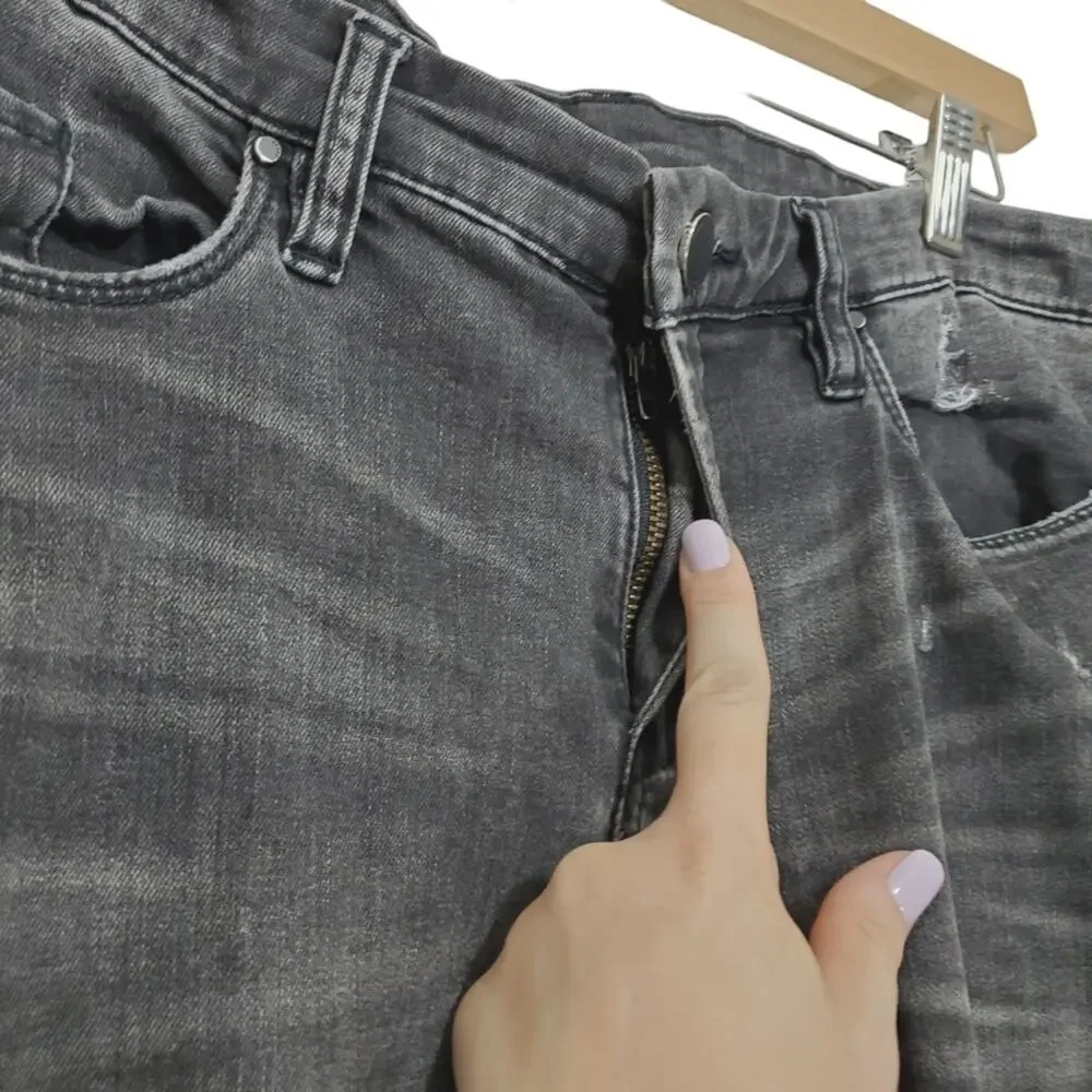 BlankNYC | Distressed Gray Skinny Jeans - Picture 9 of 12